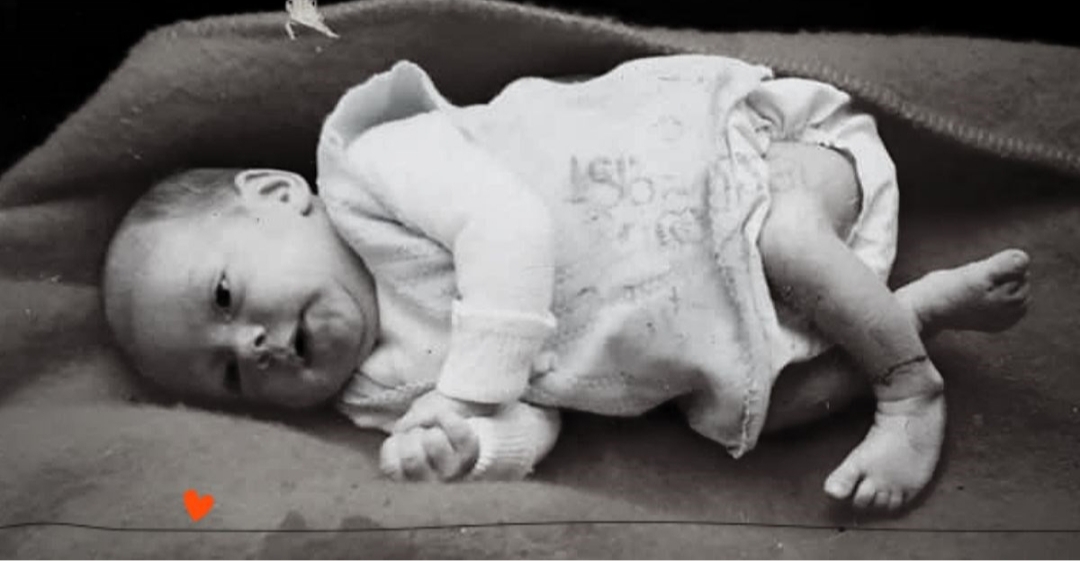 Daar ligt ze.....stil, alleen, bang